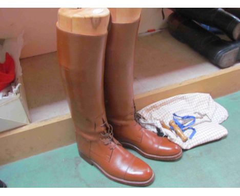 A pair of gents vintage bespoke tan leather boots, lace ups to front with a pair of Maxwell Savile Row wooden shoe trees and 