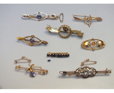 A COLLECTION OF 9CT GOLD AND YELLOW METAL BAR BROOCHES, to include gemset example, various marks and makers, together with a 