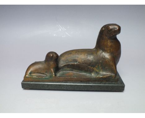 AN ART DECO BRONZE OF A SEAL AND PUP, raised on a rectangular plinth, W 18 cm