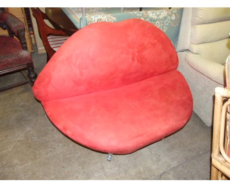 RED LIPS SOFA