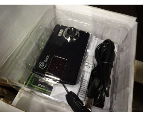 DIGITAL CAMERA