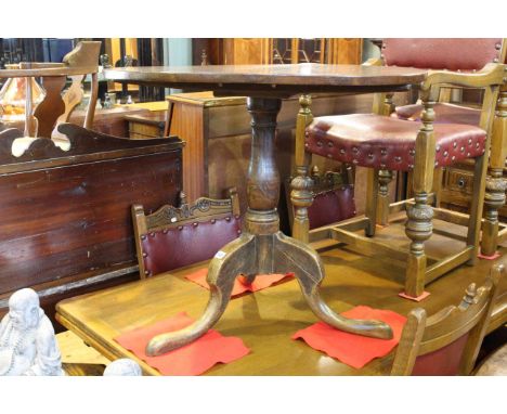 19th Century circular oak supper table on pedestal tripod base