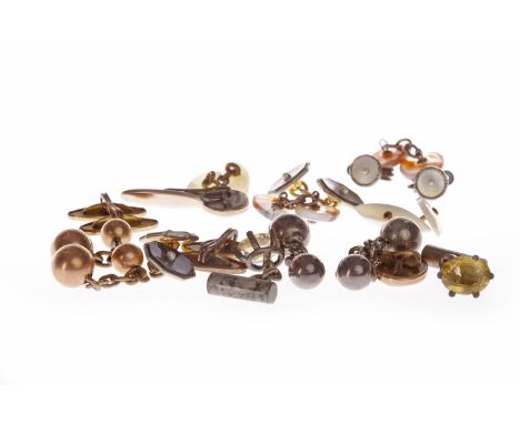 GROUP OF VARIOUS EARLY TWENTIETH CENTURY CUFF LINKS AND STUDSincluding a pair in moss agate and one with mother of pearl (9)