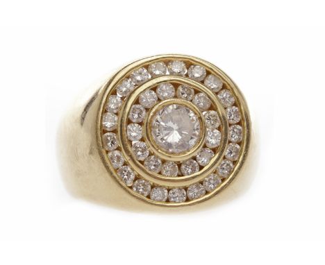 GENTLEMAN'S DIAMOND TARGET RINGset with a central round brilliant cut stone of approximately 0.42 carats within a double diam