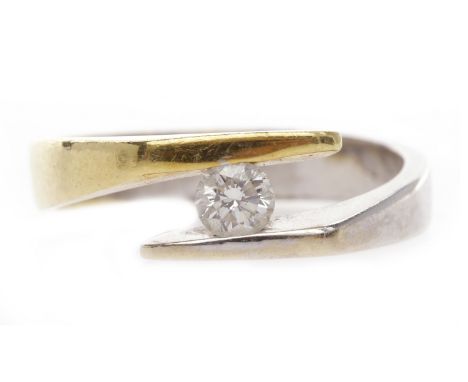 EIGHTEEN CARAT GOLD DIAMOND SOLITAIRE RINGset with a round brilliant cut diamond of approximately 0.25 carats in a crossover 