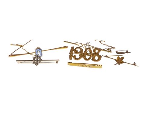 GROUP OF VICTORIAN AND LATER BROOCHESincluding an Edwardian nine carat gold brooch in the form of the year 1908, 34mm long, 4