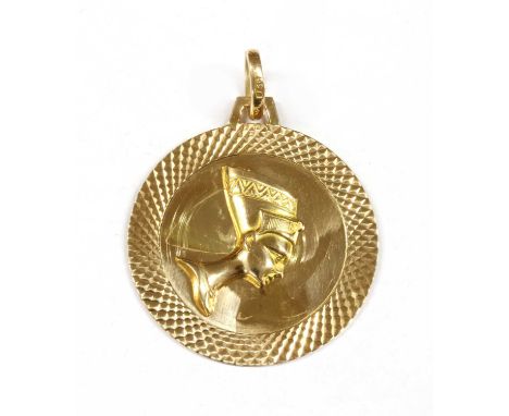 A gold circular Nefertiti pendant, with engine turned border and oval jump ring, marked 750, 33mm diameter, 6.61gCondition re