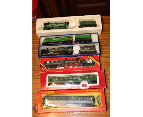 4x OO gauge locomotives, etc. A Hornby Dublo BR Rebuilt West Country Class 4-6-2, Barnstaple 34005, in lined green livery (22