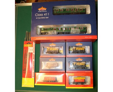 Bachmann Branch Line OO gauge BR Southern Region 4-CEP EMU (Electrical Multiple Unit) (31-425). In late SR green livery. Toge