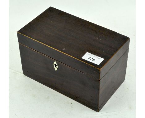 A small Regency mahogany tea caddy of rectangular form, the hinged cover revealing one division and cover, 20.5 cm x 11.5 cm 