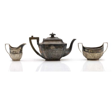 A composed three piece silver bachelor's tea service, teapot by Atkin Brothers, Sheffield 1902, 24cm wide, sugar bowl,15.5cm 