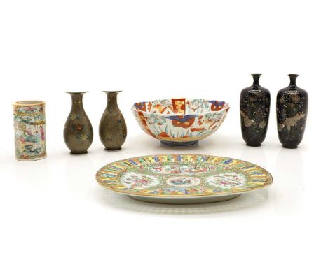 A collection of Chinese ceramics, to include Famille rose meat plate of oval form with hand painted foliate decoration,26cm w