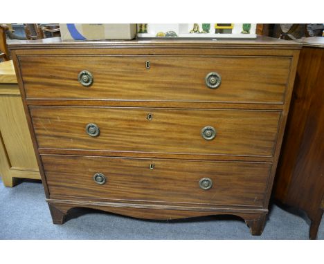 Late Georgian mahogany chest of drawers, rectangular top with a reeded edge, fitted with three long graduating drawers, shape
