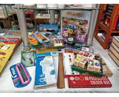 A Windsor &amp; Newton vintage boxed poster paints &amp; other stationary items