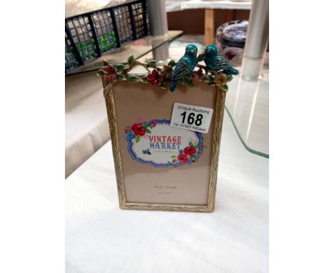 A vintage market 6" x 4" photo frame