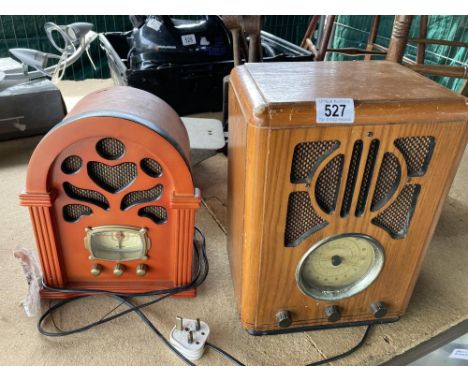 2 Vintage style radios