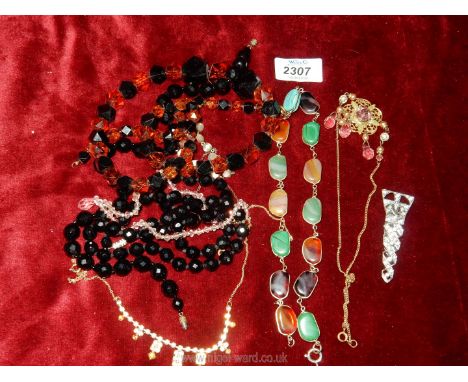 Miscellaneous vintage beads including polished stone necklace, etc.,