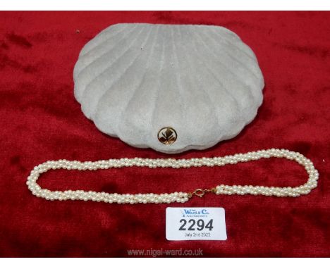 A three strand twist simulated pearl choker with 9 ct gold clasp.