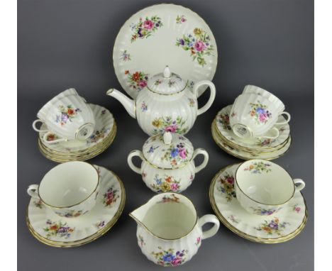 Royal Worcester 'Roanoke' pattern teaware for six    Condition Report   Click here for further images, condition, auction tim
