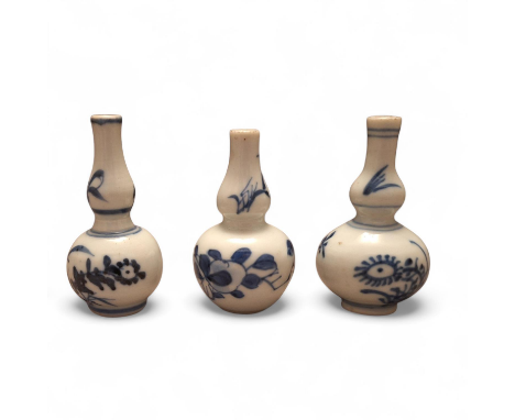 3 miniature double gourd blue & White vases, possibly from the Kangxi period and made C1680-1700 2 of the vases have the same