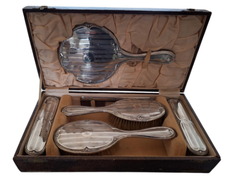 A boxed Hall marked silver brush set 1927 Robert Pringle Condition: good / used , Comb AF A Sterling silver Queen Elizabeth 1