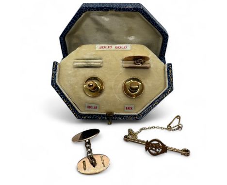 A 9ct gold 1913 AA tie pin together with a gentleman's cufflink and stud set in original case. The tie pin is hallmarked for 