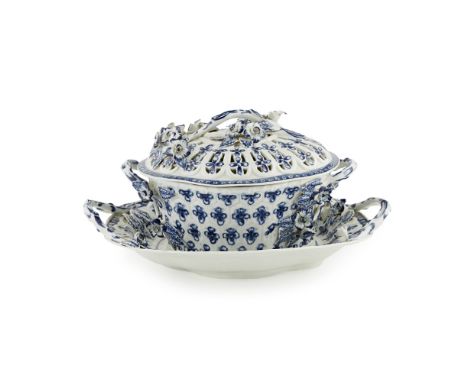 WORCESTER BLUE AND WHITE 'PINECONE' PATTERN CHESTNUT BASKET AND STAND  18TH CENTURY   of serpentine outline, the pierced cove