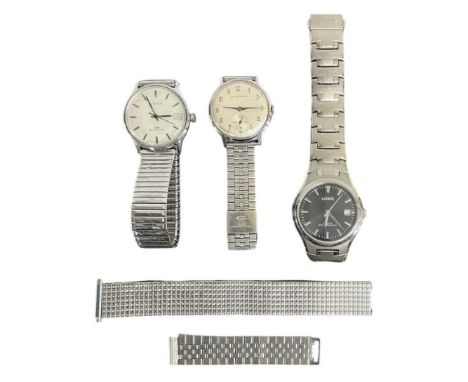 Three gentleman's wristwatches comprising a Timex stainless steel example with flexi strap, a Lorus example with black face, 