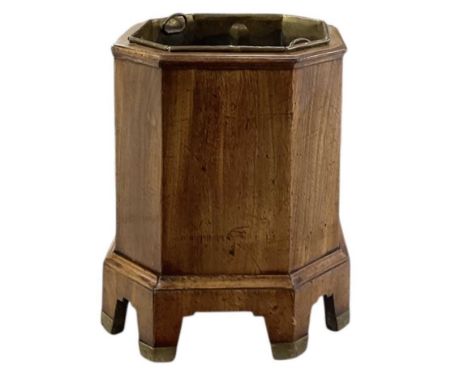 An early 19th century mahogany twin handled octagonal brass lined jardinière/planter, diameter 31cm, internal diameter 24.5cm