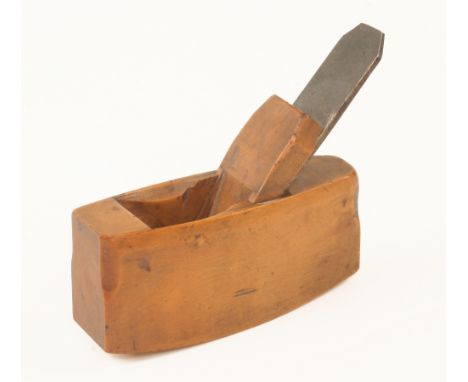 A small boxwood compass smoother 4 1/4" x 1 1/2" G+