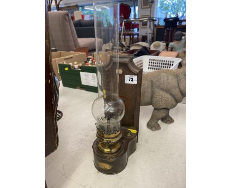 A Hink's wall mountable early 20th century oil lamp, good condition