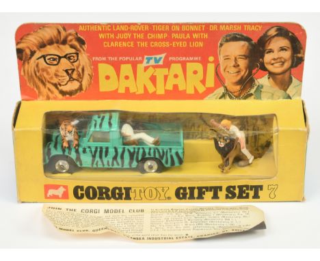 Corgi Toys GS7 "Daktari" Gift Set - Ton Include Land Rover - Green with black stripes, lemon interior, spun hubs with correct