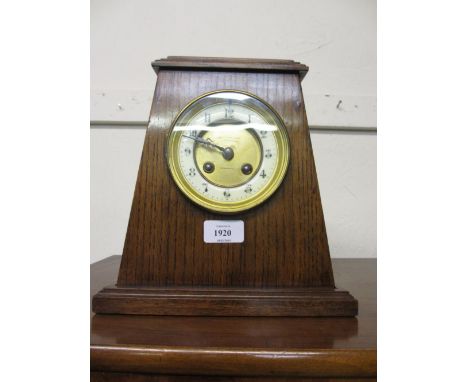 Early 20th Century oak cased mantel clock having gilt brass dial with white chapter ring and Arabic numerals, the eight day m