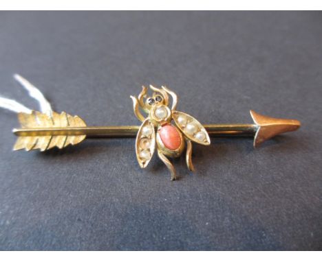 Victorian yellow metal arrow form insect bar brooch (a/f)