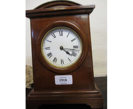 French mahogany cased 20th Century mantel clock with eight day drum movement, 23cms high, 17cms wide