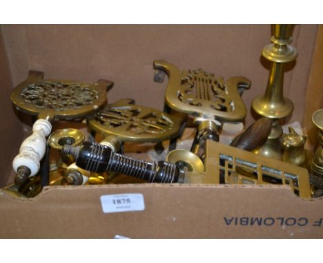 Various antique brass trivits, antique brass chamber stick, other candlesticks etc including Trench Art