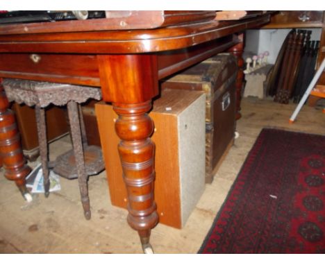 Small Victorian mahogany rectangular wind-out extending dining table, the moulded top with two small extra leaves above a pla