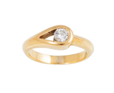 A DIAMOND SOLITAIRE RING, the brilliant cut diamond mounted in yellow metal. Estimated; weight of diamond; 0.25 ct, colour an