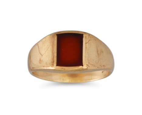 A CARNELIAN SET SIGNET RING, mounted in 9ct yellow gold, Dublin hallmark, size O