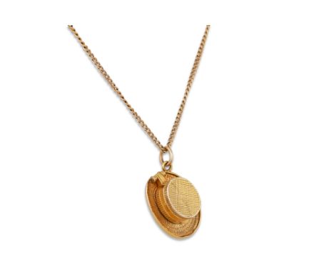 A NOVELTY PENDANT, mounted in 9ct yellow gold, in the form of a top hat on a white metal chain, 7.6 g.