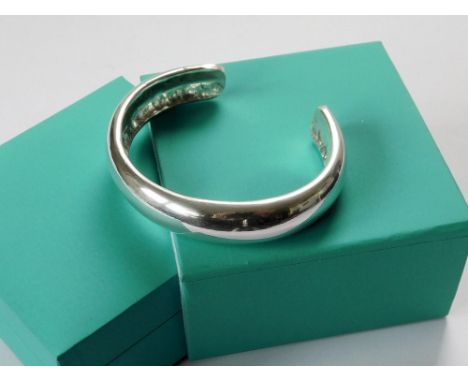 JAMES SUDDABY. A contemporary, hand made James Suddaby, Newlyn 'Calm Waters' torque bangle in 999 fine silver. Stamped with n