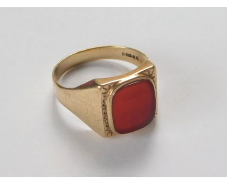 SIGNET RING. A gentleman's 9ct. gold carnelian set signet ring. Size 4. Approx. 6.2g.  Please note that all items in this auc