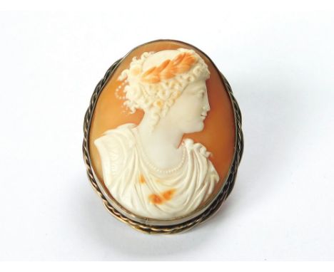 CAMEO BROOCH. A large gilt metal mounted cameo brooch, the shell carved with a classical female profile. 5.5 x 4.5cm.  Please