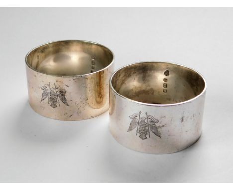 MILITARY SILVER. A pair of silver napkin rings each with the crest of N Parachute Battery (The Eagle Troop) Royal Horse Artil