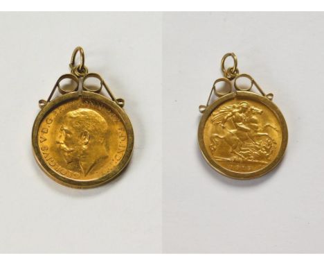 COIN PEDANT. A George V 1915 half sovereign in 9ct. gold pendant mount.  Please note that all items in this auction are previ