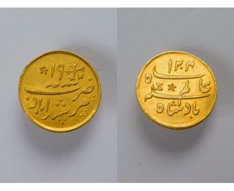 GOLD COIN. An Islamic gold dinar. Approx. 3.3g.  Please note that all items in this auction are previously owned & are offere