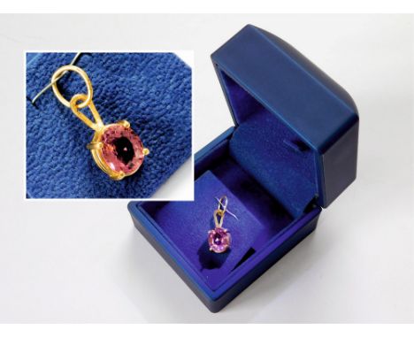 JAMES SUDDABY. A contemporary, James Suddaby hand made pendant in 999 (24ct.) fine gold & set a pink tourmaline stone of appr