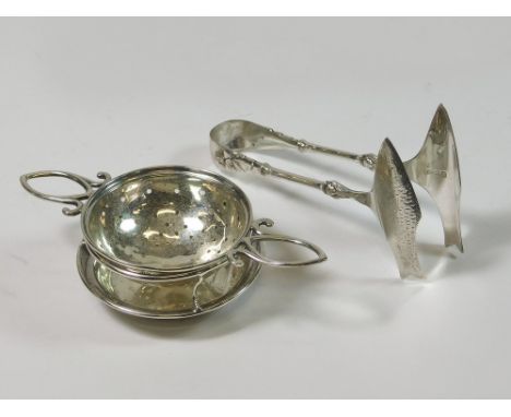 SARDINE TONGS, TEA STRAINER ETC. A silver tea strainer with matching stand & a pair of EPNS sardine tongs.  Please note that 