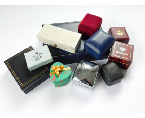 JEWELLERY BOXES. Vintage & modern jewellery boxes.  Please note that all items in this auction are previously owned & are off