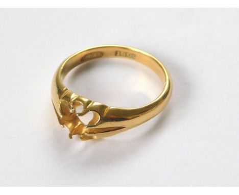 SCRAP GOLD RING. An 18ct. scrap gold ring. Size J/K. Approx. 3.8g.  Please note that all items in this auction are previously